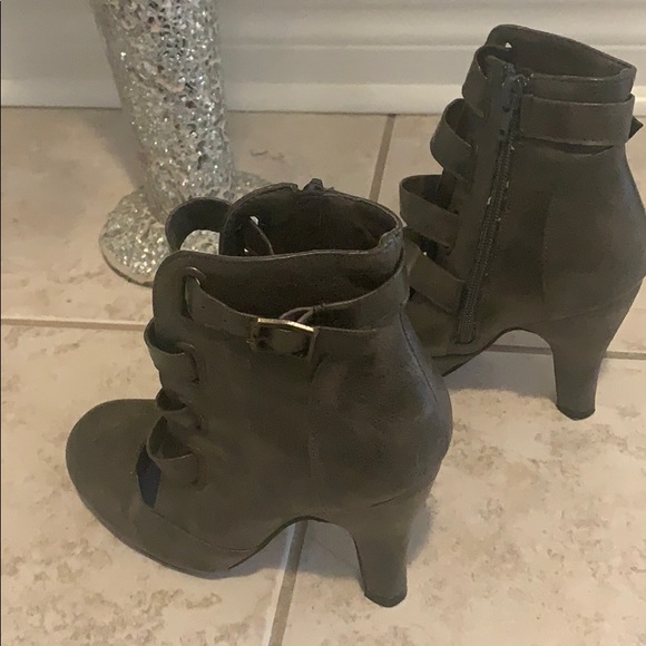 💥Madden Girl Serenee booties💥 - Picture 3 of 5